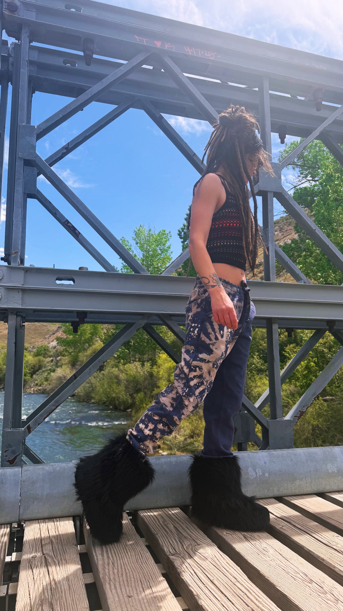 143 Vintage Handprint Sweats